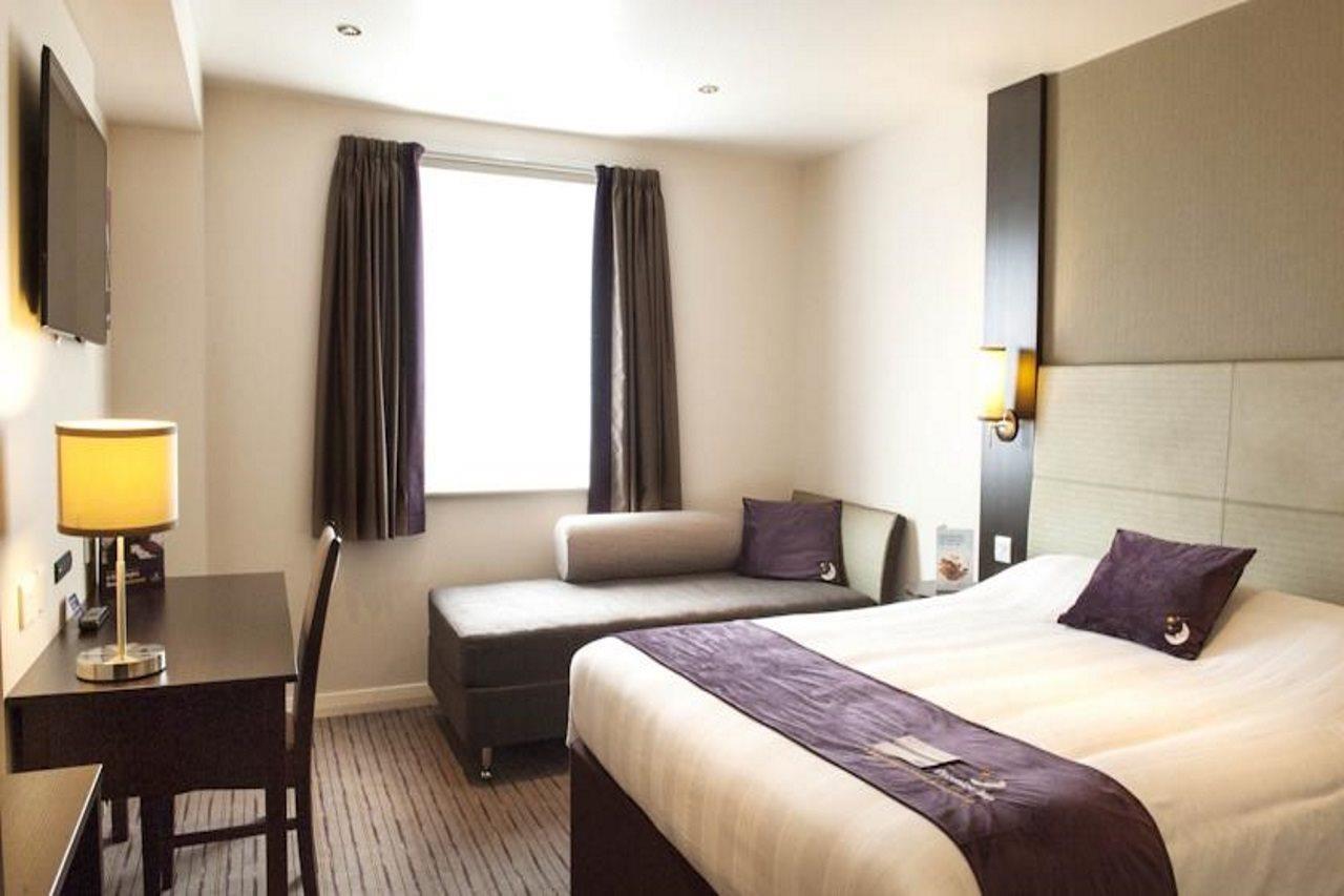 Premier Inn Premier Inn Wirral Greasby Exterior foto